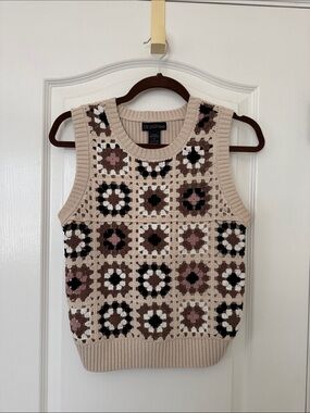 Design Lab Lord & Taylor Beige Crochet Knit Sleeveless V-Neck Sweater Vest